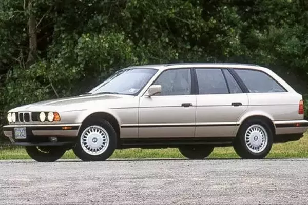 1993 BMW 525i Touring: A Detailed Retrospective