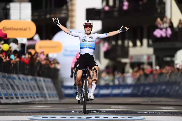 Vollering Claims First Giro d'Italia Women Stage Victory