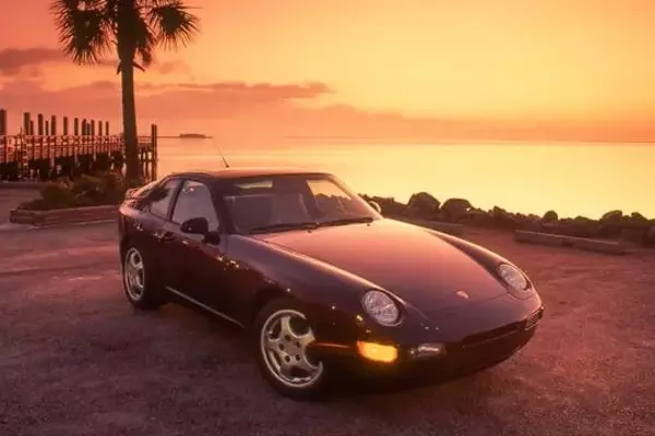 Porsche 968: A Detailed Look at a 90s Sports Car Icon