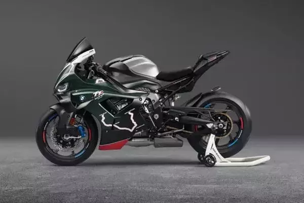 BMW M1000 RR Isle of Man Edition Honors Legendary Race