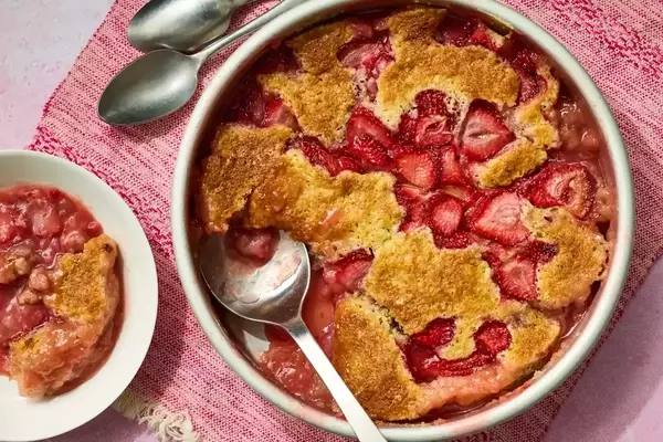 Innovative Strawberry Spoon Cake: A Culinary Delight