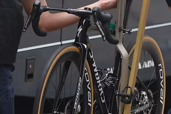 Specialized Tarmac SL9 'Project Black' spotted at Tour Auvergne-Rhône-Alpes