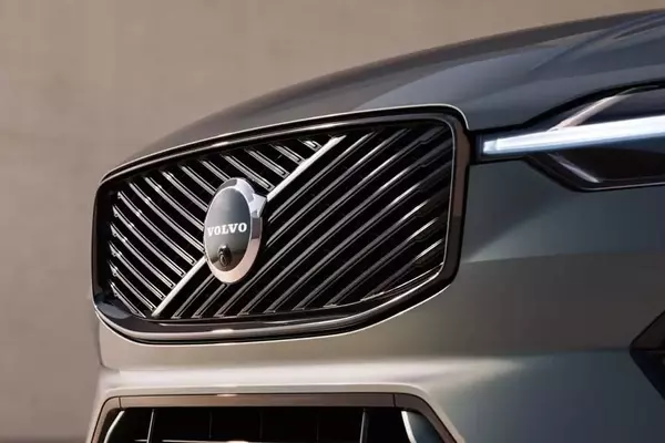 Volvo XC60 Set for Major Electrified Powertrain and Design Refresh