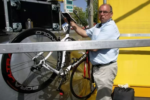 Bicycle Weight Limits in Professional Cycling: An Outdated Rule?