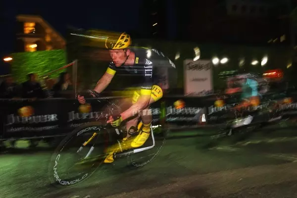 Elite Cyclists Converge for London's Revived Nocturne Criterium