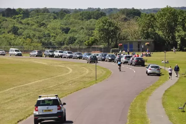 Bristol Committee Proposes Traffic Calming for Family Cycle Loop, Raising Parking Concerns