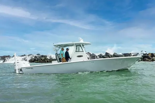 Tidewater 3100 Carolina Bay: A Hybrid Fishing Marvel