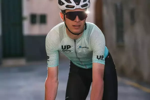 Crafting Your Perfect Cycling Kit: A Guide to Custom Design