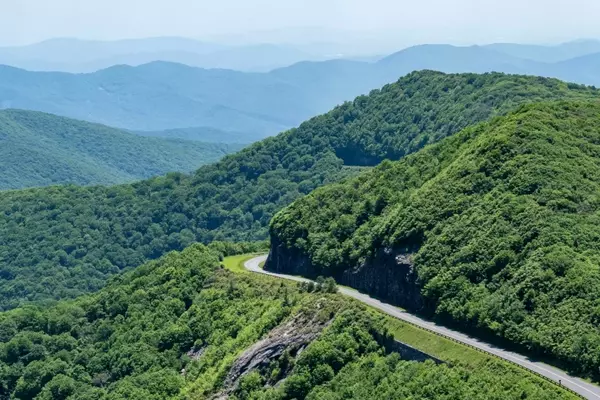 Cycling Paradise: Unveiling the Charm of the Carolinas' Blue Ridge Mountains