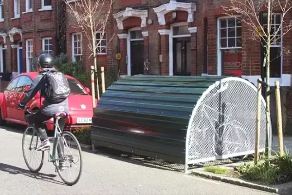 Lambeth's Cycling Storage Crisis: 14,000 on Waiting List Amid Rising Bike Thefts