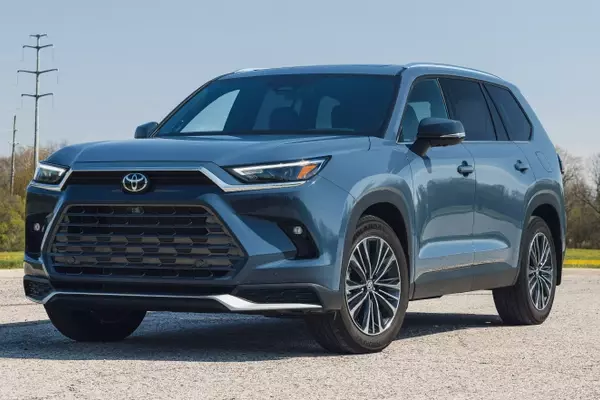 Toyota Grand Highlander: A Comprehensive Photo Gallery of the Spacious Hybrid SUV