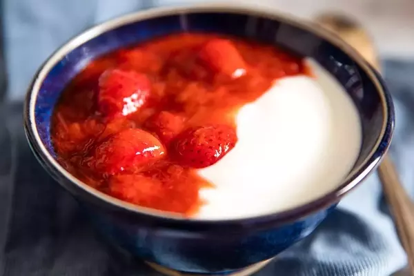Crafting the Perfect Strawberry-Rhubarb Compote