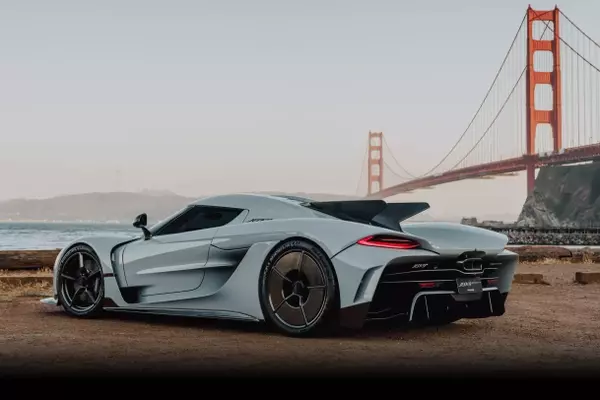 Koenigsegg Jesko Absolut: Unrivaled Speed on the Airfield