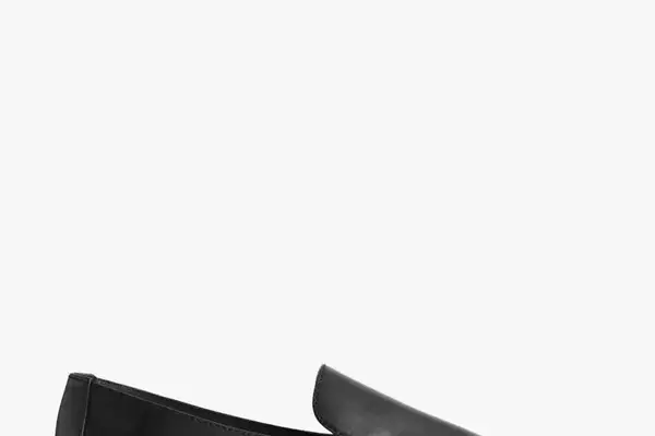 Mastering Minimalist Dresses: Summer Styling Guide