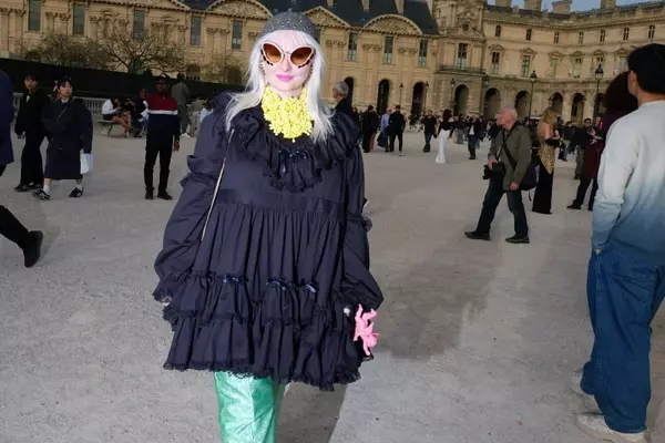 Summer Avant-Garde: Fashion's Heatwave Challenge