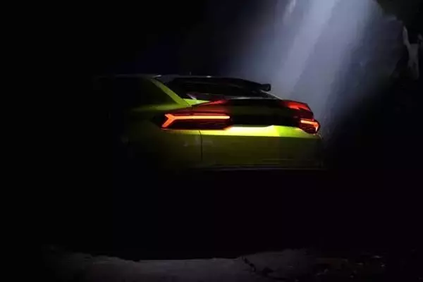 Lamborghini Teases New High-Performance Urus Variant