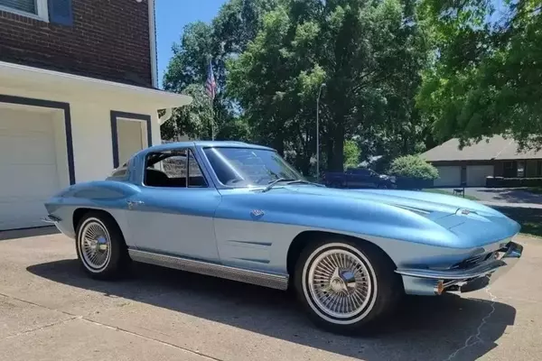 Valuation of a 1963 Chevrolet Corvette Split Window Coupe: Is the $169,500 Price Justified?