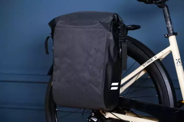 Halfords Advanced Waterproof Pannier Bag: A Commuter's Companion with Room for Improvement