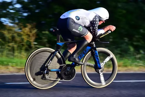 Adam Duggleby Breaks British 100-Mile Time Trial Record with Strategic Fueling and Family Support