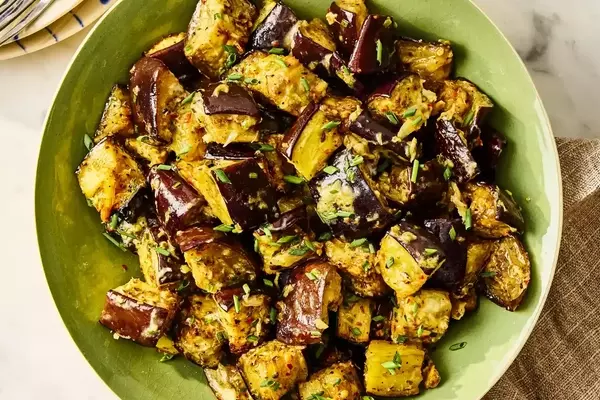 Garlicky Roasted Eggplant: A Flavorful and Healthy Side Dish
