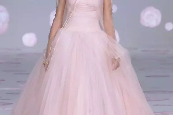 Envisioning Taylor Swift's Wedding Gown: A Fashion Forecast