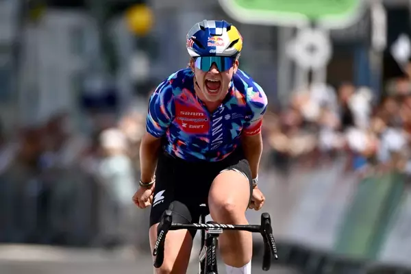 Zoe Bäckstedt Achieves Double Victory at British National Championships with Solo Road Race Win