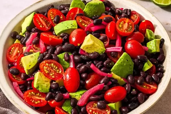 Avocado and Black Bean Salad: A Nutritious and Flavorful Dish