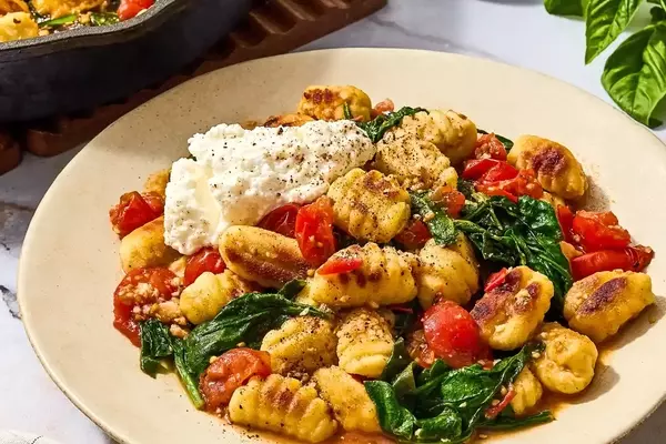 Speedy Skillet Gnocchi with Tomatoes and Spinach