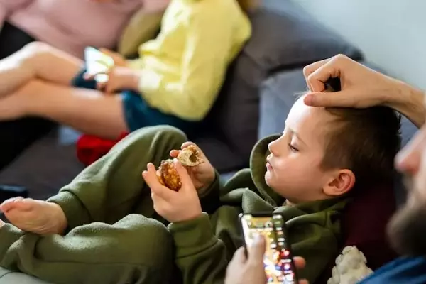 Navigating the "Half-Eaten Snack Graveyard": Expert Tips for Minimizing Food Waste with Kids