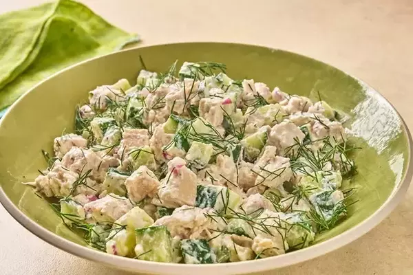 Refreshingly Quick Cucumber Chicken Salad: A High-Protein Delight