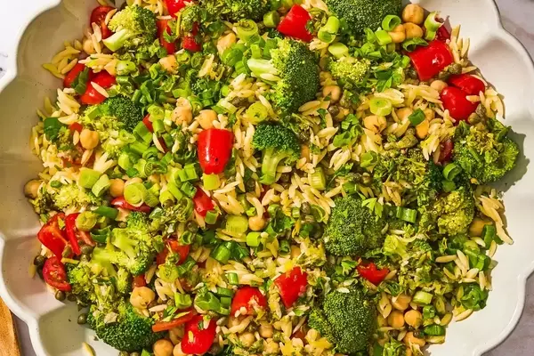 Refreshing Orzo Salad with Broccoli and Chickpeas: A Quick and Healthy Meal