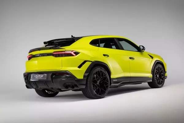 Lamborghini Unveils the Electrifying Urus SE Performante