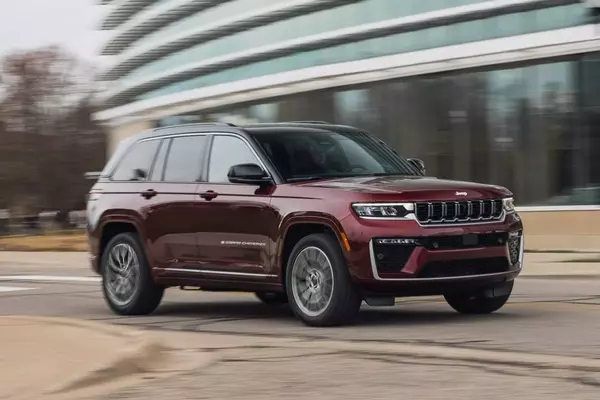 2026 Jeep Grand Cherokee Summit: A Detailed Look at Performance and Features
