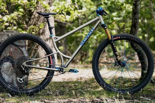 Seven Cycles Unveils SolaRay Hardtail with Innovative Design