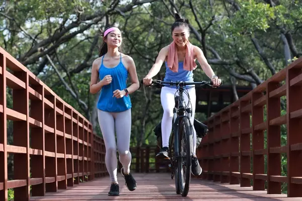 Running vs. Cycling: Which Workout Reigns Supreme?