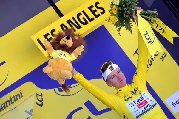 Pogačar Seizes Yellow Jersey at Tour de France 2026 Stage Three