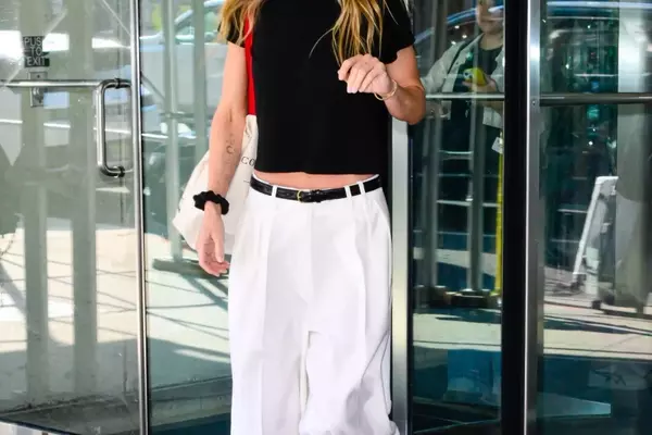 Olivia Wilde's Effortless City Style: A Guide to Minimalist Chic
