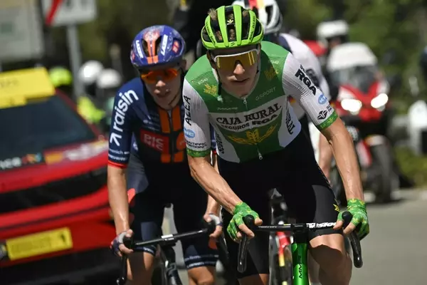Cyclist Alex Molenaar Withdraws from Tour de France Following Crash and Hand Fracture