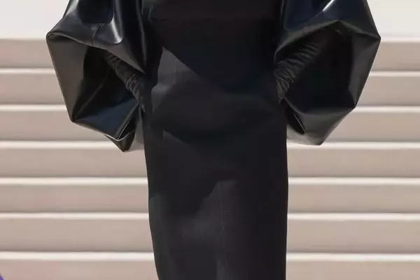 Pierpaolo Piccioli's Balenciaga Couture Debut: A Fusion of Legacy and Modernity