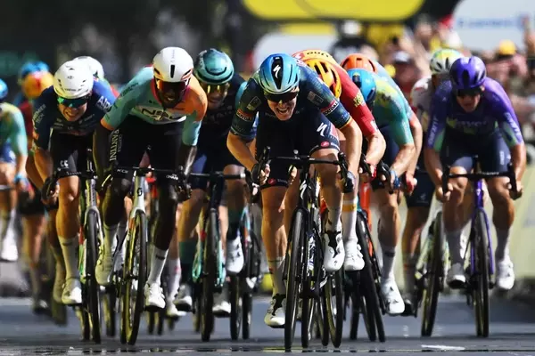 Merlier Dominates Stage Seven Sprint at Tour de France in Bordeaux