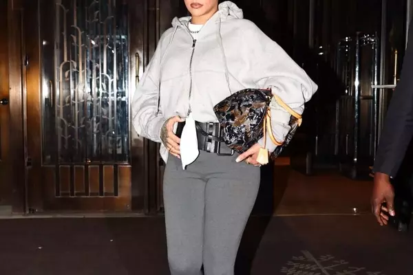 Rihanna's Unyielding Style: Conquering Heatwaves in New York and Paris