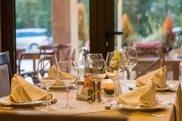 Analyzing Bloomin' Brands, Inc. (BLMN) Stock Performance and Investment Potential
