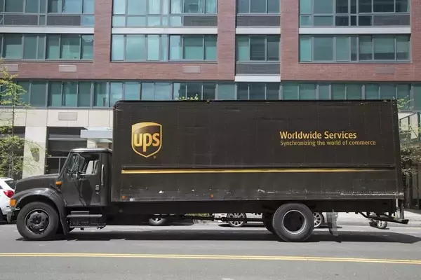UPS Shares Gain Momentum Amidst Contract Scrutiny and Strategic Expansion