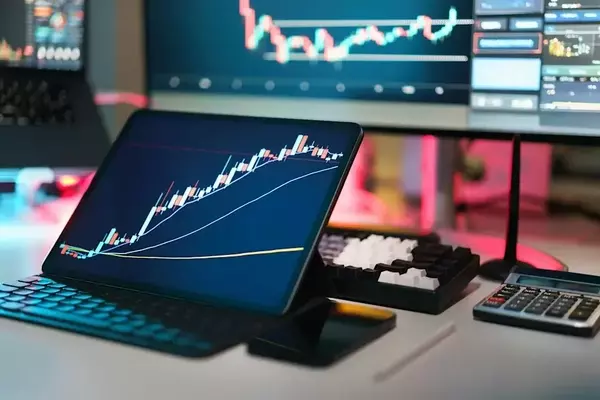 Jim Cramer Praises IBM's Value and Leadership Amidst Market Fluctuations