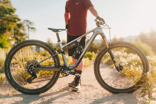 Canyon's Latest Lux Trail: A True Downcountry Contender