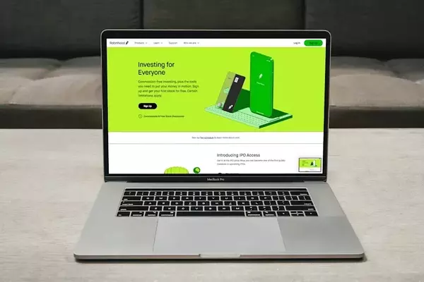 Compass Point Upgrades Robinhood (HOOD) Price Target, Maintains Buy Rating