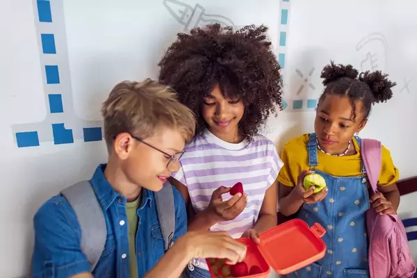 Navigating the Social Dynamics of School Lunchrooms