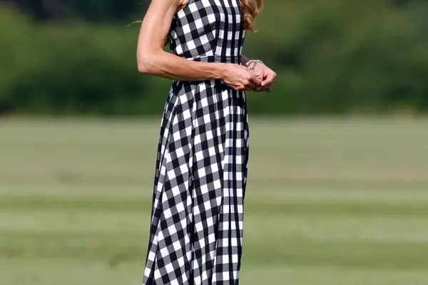 Royal Gingham: A Timeless Summer Fashion Statement