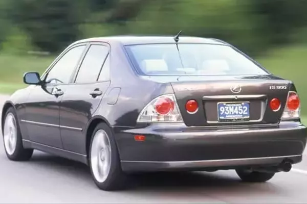 2001 Lexus IS300: A BMW 3-Series Challenger