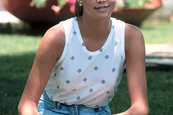 Charlize Theron's Early Career: A Retrospective Through Photographs